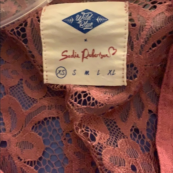 Beautiful pink shirt - Picture 2 of 3